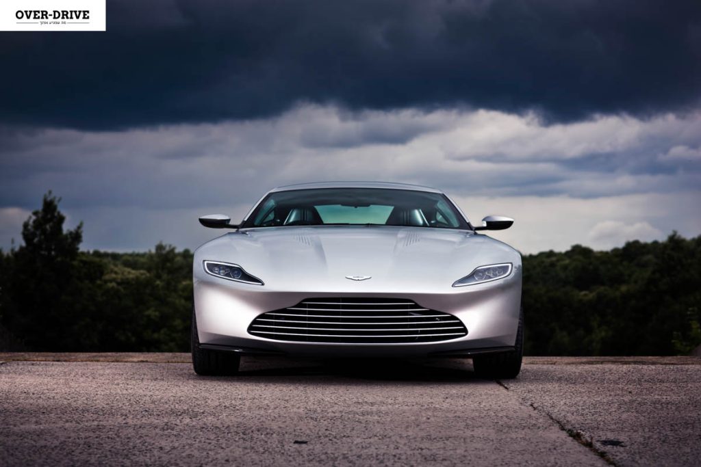 הזווית הזו לא כל-כך מחמיאה לה