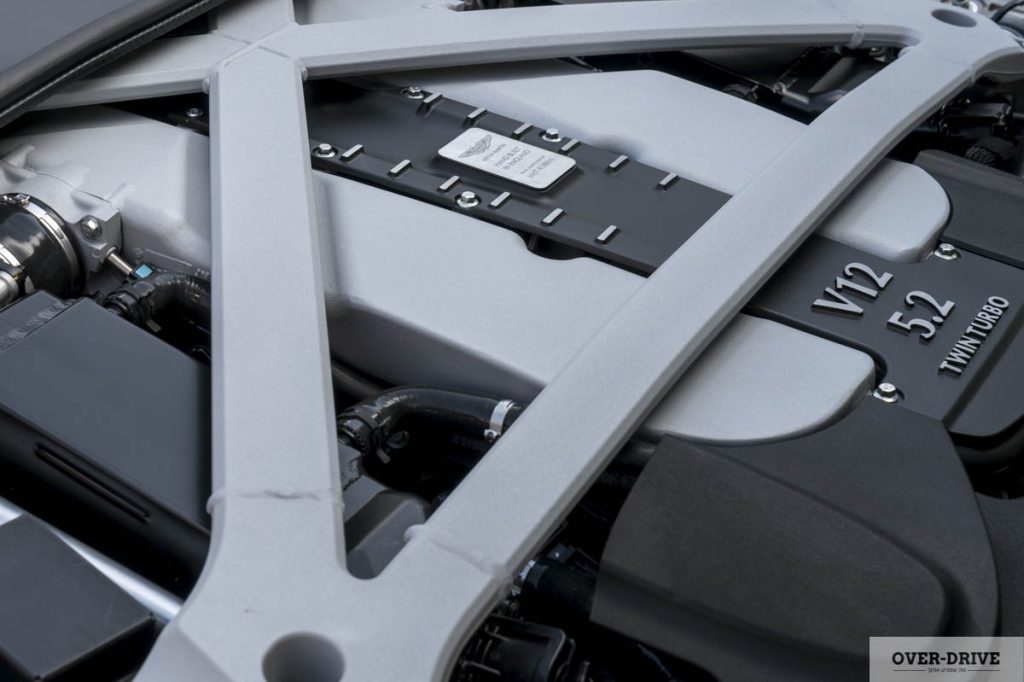 aston martin db11-60