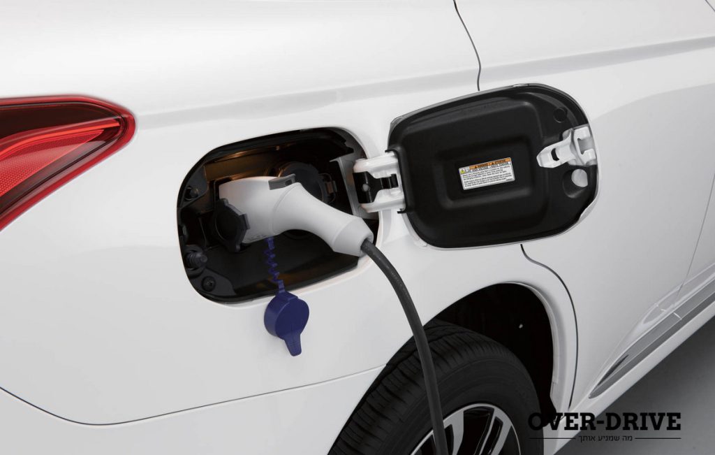 מיצובישי אאולנדר PHEV (2)