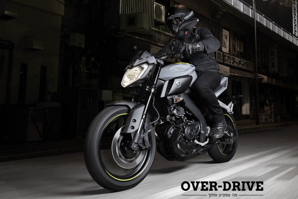 2016-Yamaha-MT125-EU-Night-Fluo-Action-005-2