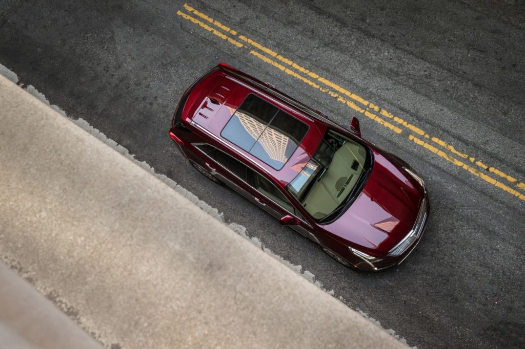 2017-Cadillac-XT5-068