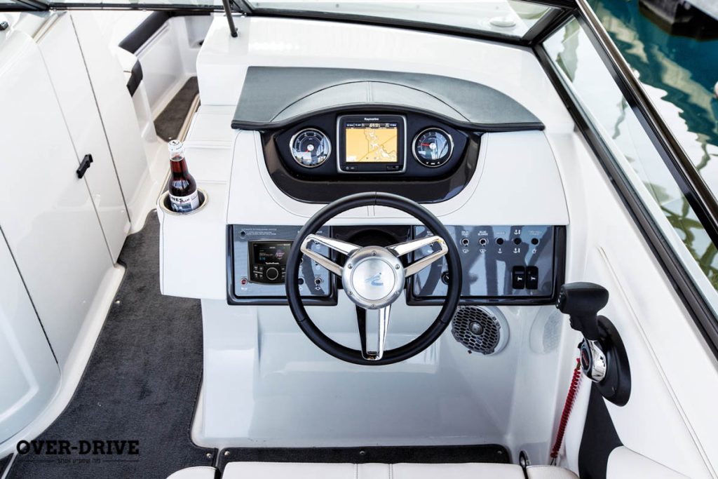 אז הידית מימין מחוברת ל-V8 בנפח 8.2 ליטר? אני מקשיב...