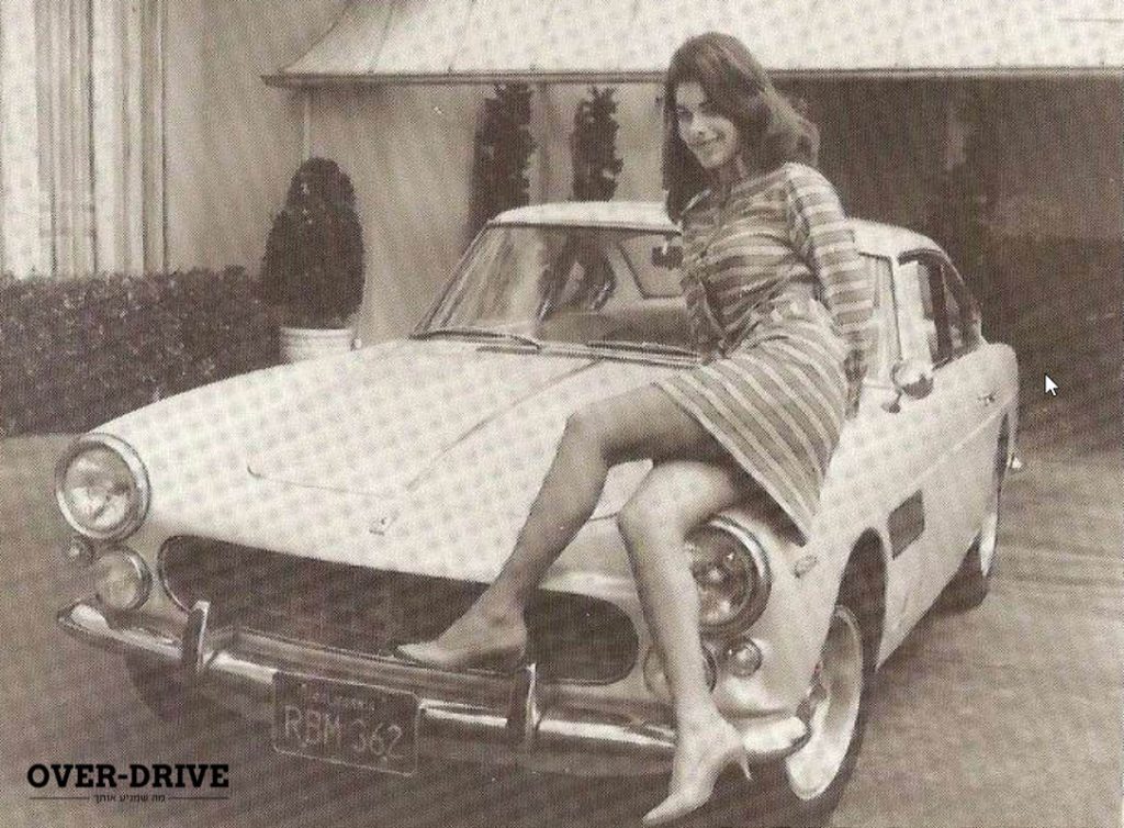 סנדרה ווסט והפרארי שלה...