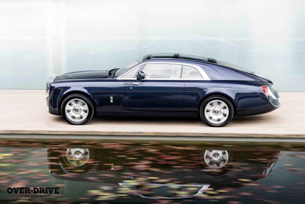 באותה נשימה אפשר לציין שגם המחיר הפנטסטי הזה לא הופך אותה למכונית היפה ביותר בעולם. לא קרוב אפילו.