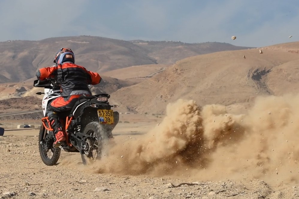 פיג'ו 308GTI מול דוקאטי פאניגלה מול ק.ט.מ אדוונצר מול TM רייסינג SMX450