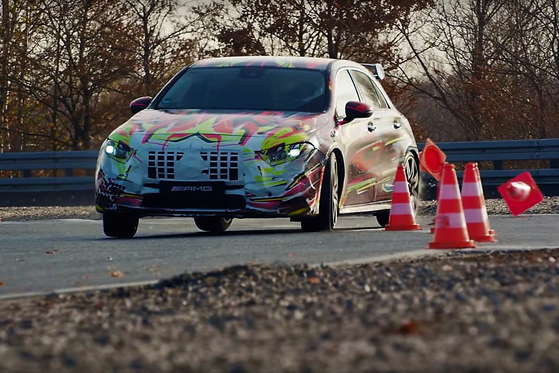 מרצדס AMG A45 החדשה: מורידה את הכפפות