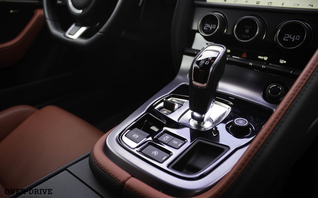 נהיגה ראשונה: יגואר F-טייפ 2.0 ל'