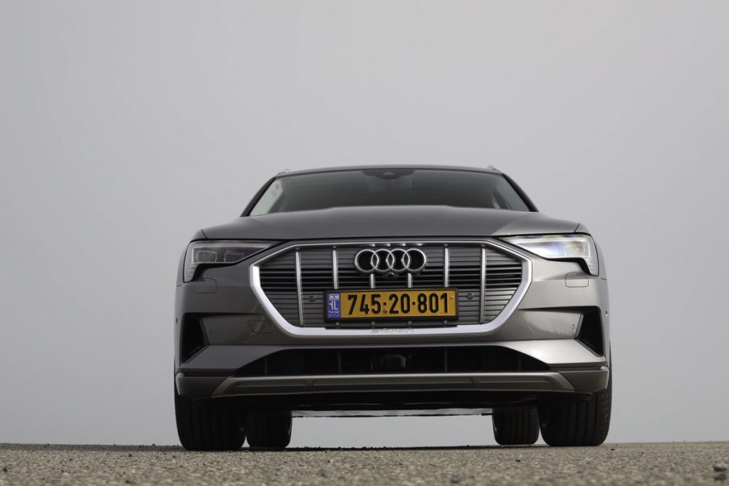 אודי אי-טרון במבחן