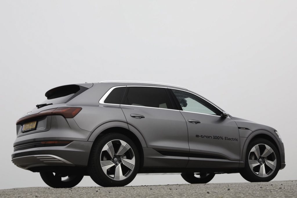 אודי אי-טרון במבחן