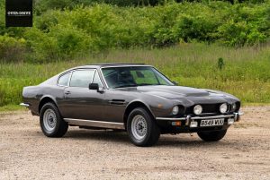 אסטון מרטין V8