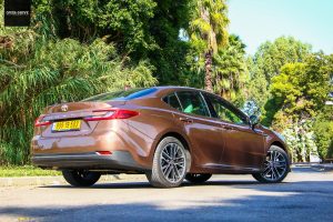 טויוטה קאמרי הייבריד