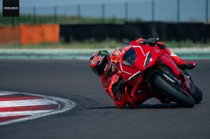 דוקאטי פאניגאלה V4 R