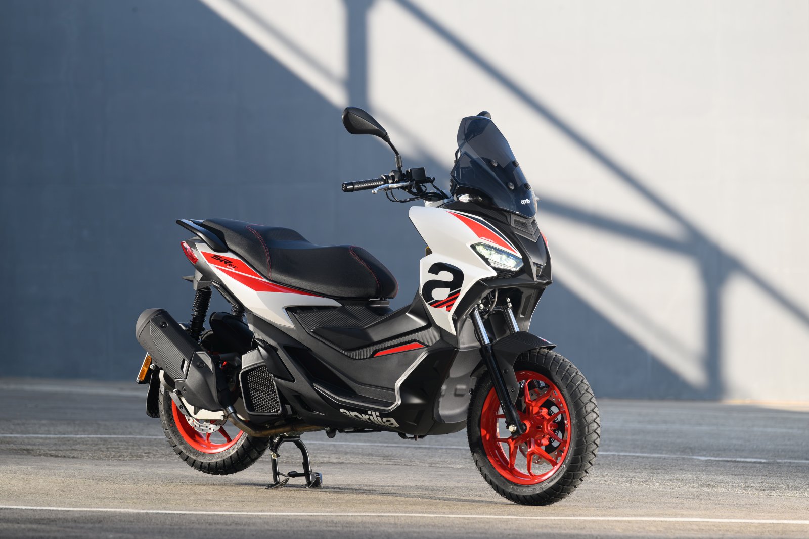 אפריליה SR GT