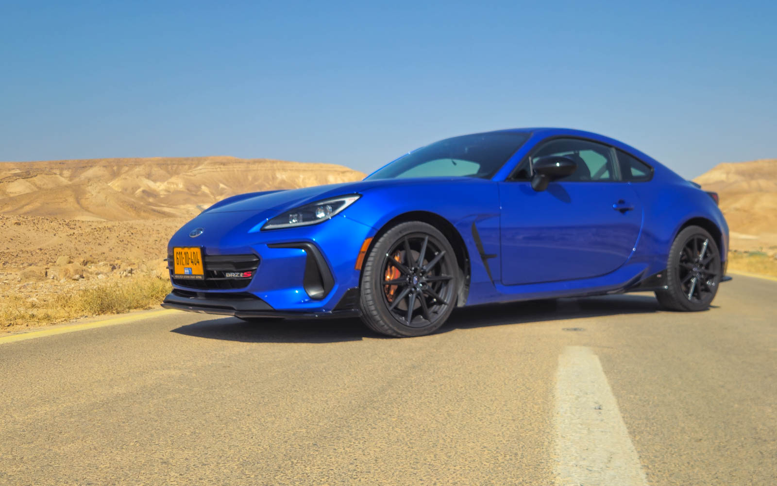 סובארו BRZ בצילום חוץ במהלך מבחן הדרכים