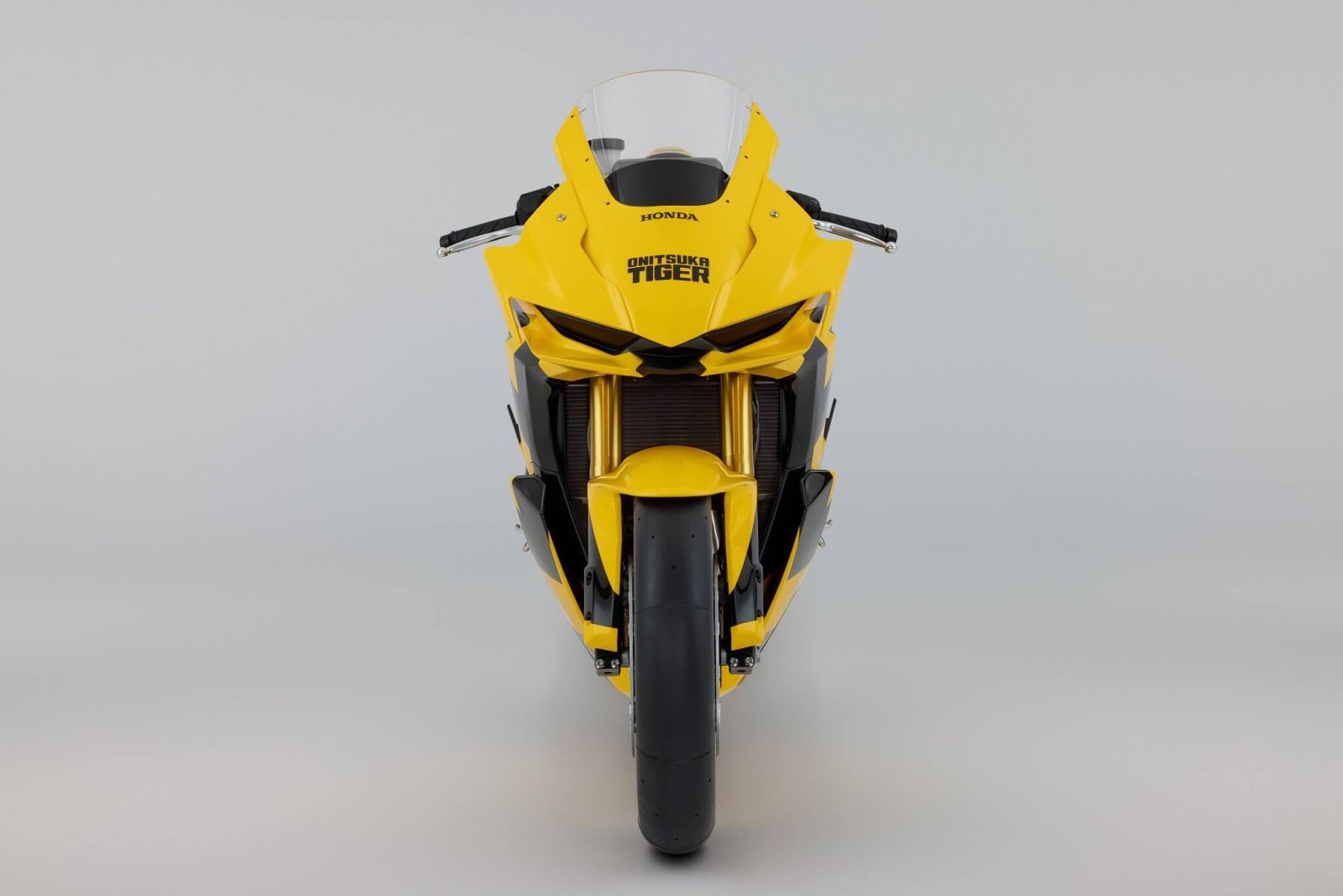 חזית אגרסיבית שמזכירה את דגמי ה-CBR, ולא במקרה